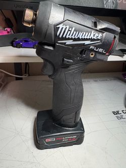 Milwakee m12 impact (TOOL ONLY)