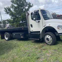 2011 Freightliner M2 106  (tow Truck Rollback) 