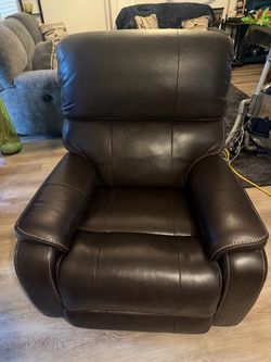Recliner missing power cord priced accordingly