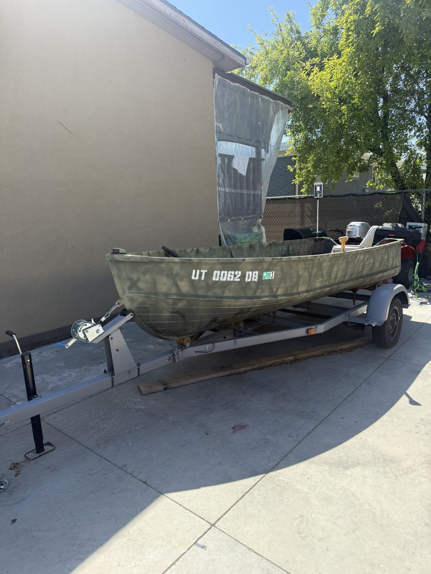14ft Crestliner boat with trailer