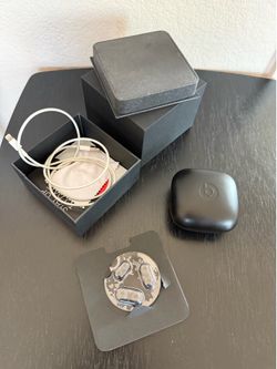 Powerbeats pro black in-ear headphones by dr.Dre