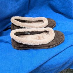 UGG ZORA FLAT BALLER WOMEN'S SLIPPERS SIZE 10. CITY OF ORANGE 🍊