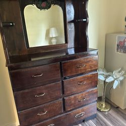 Dresser