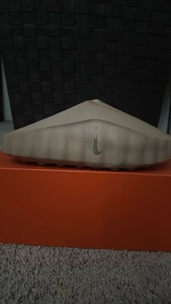 Nike Minds Cream Color Way