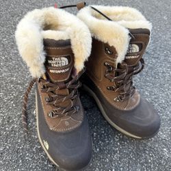 The North Face women’s Boots size 7 New