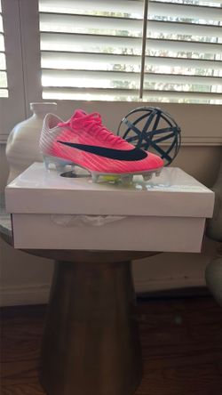 Brand new ZM SUPERFLY 11 ELITE FG T, PINK, SIZE 8 MEN