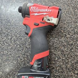 Milwauke 12V Impact Driver (3453-20)