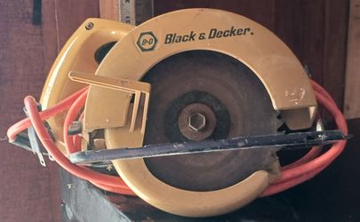 VINTAGE BLACK & DECKER CIRCULAR SAW MODEL 7308 W/7 1/4" BLADE READ DESCRIPTION & ALL PHOTOS
