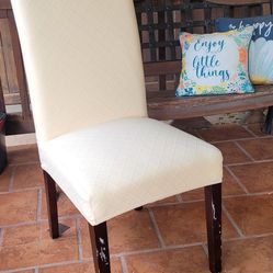Chair With Remoavable Cover 