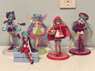 Hatsune Miku figures