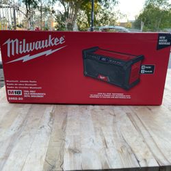 M18 18V Lithium-Ion Cordless Jobsite Radio