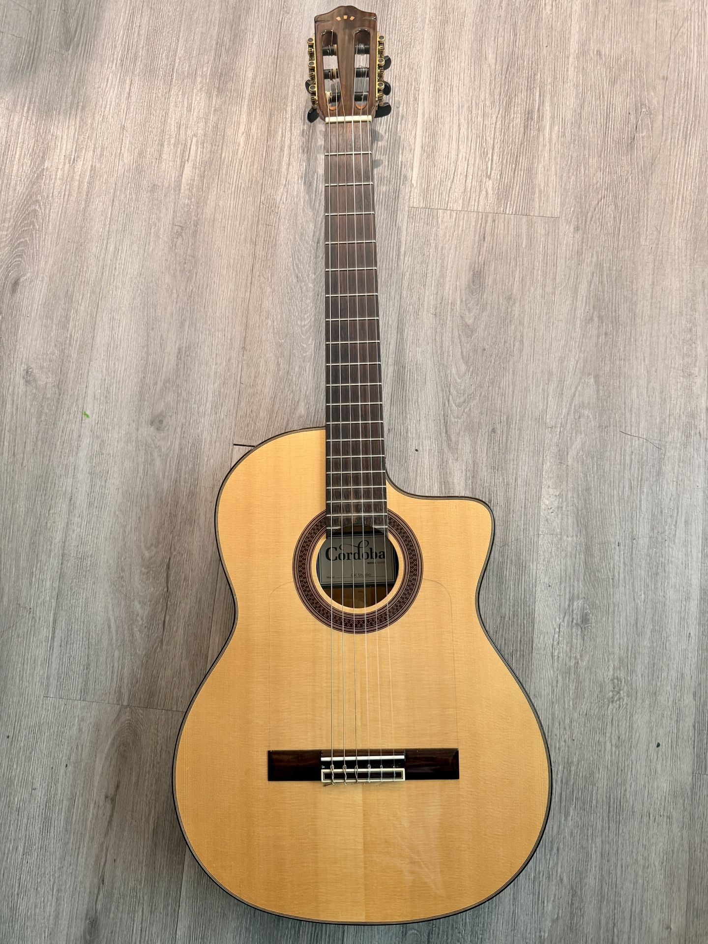 Guitarra Acústica Córdoba GK Studio