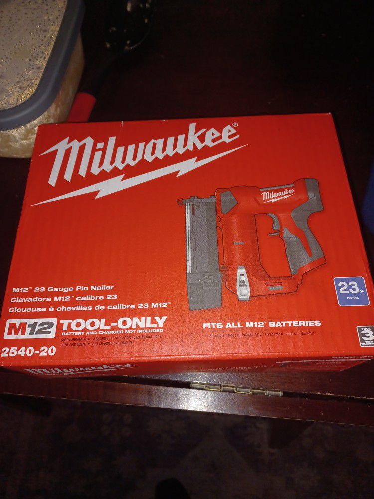 Milwaukee Pin Nail Gun