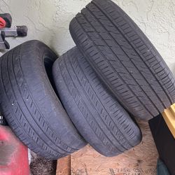 4 Steel Rims And Hub Caps 50$