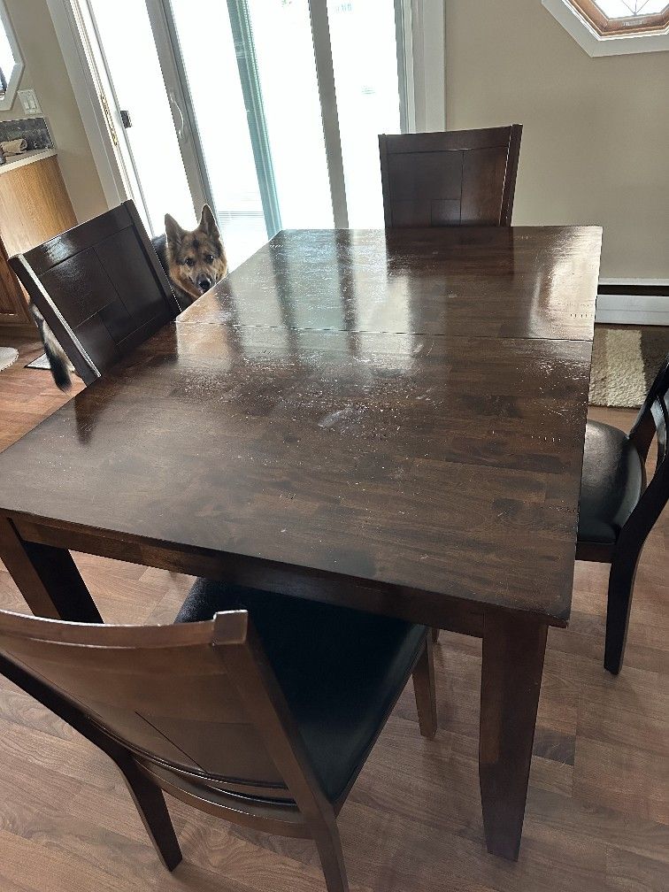 Kitchen / Dining Room Table w/ 4 Chairs -