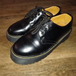 Size 7 Women's platform Dr Martens