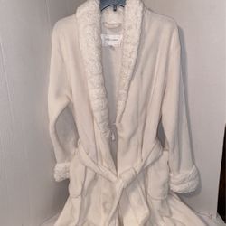 Women’s Robe Size Large