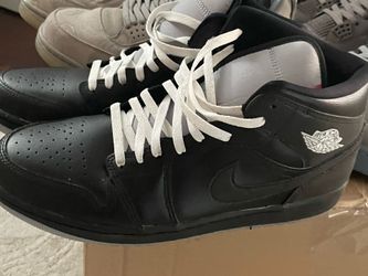 Jordan 1 black metallic worn once still new condition