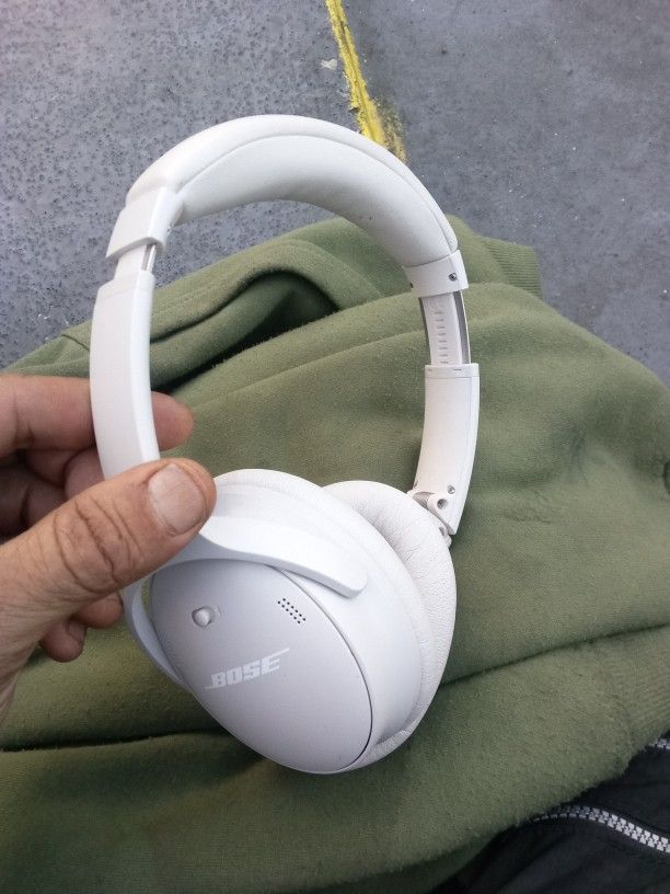 Bose QuietComfort 45 Wireless Bluetooth Noise Cancelling Headphones (Like New)