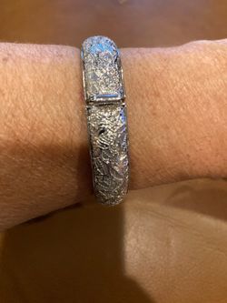 Vintage Monet silver etched clasp bracelet with beautiful floral design