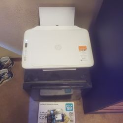 HP Printer With 1500 Count Paper And Extra Ink