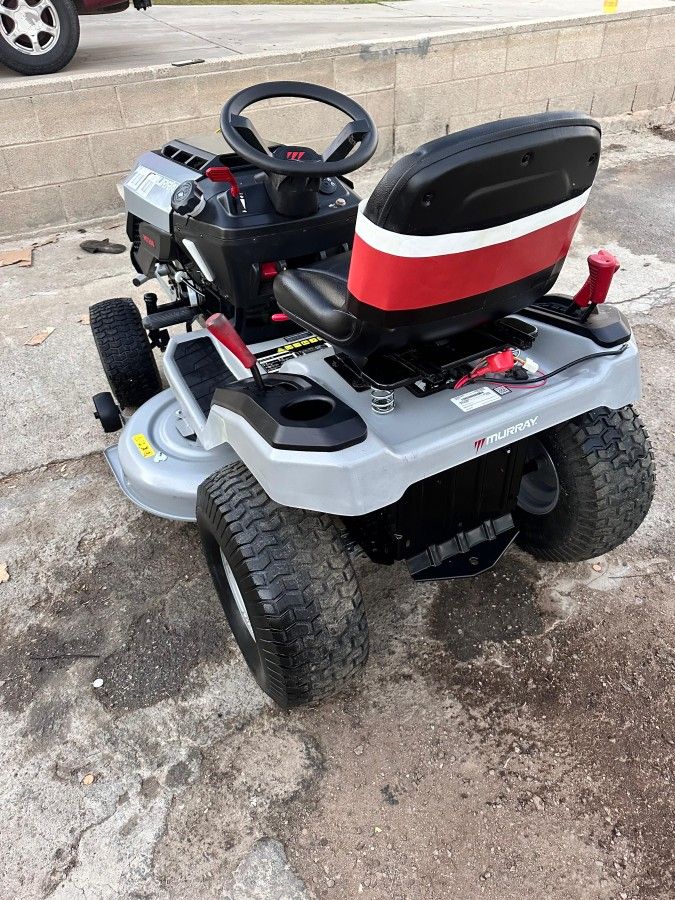 Murray
MT200 42 in. 19.0 HP 540cc EX1900 Series Briggs and Stratton Engine Automatic Gas Riding Lawn Tractor Mower