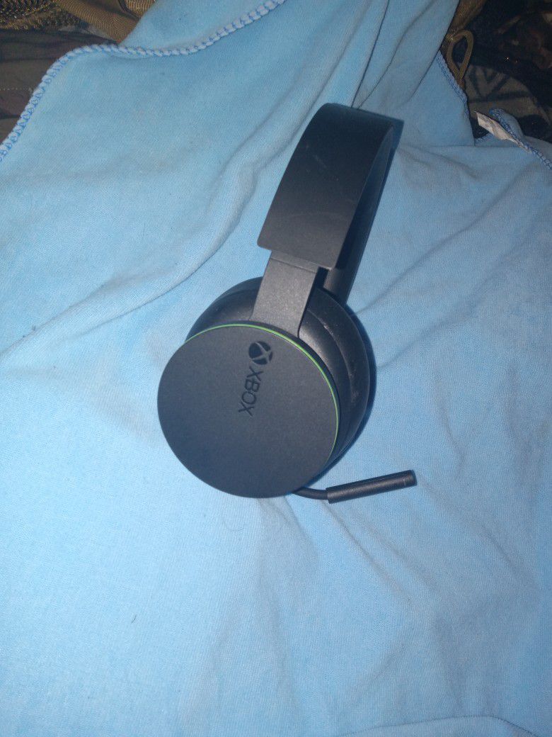 Xbox Wireless Headphones W Charger 