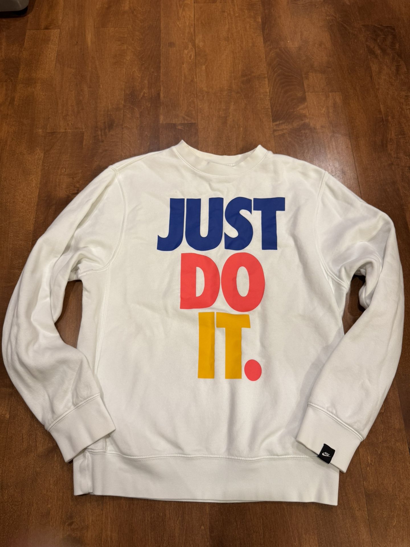 Women’s Nike just do it sweatshirt shipping available