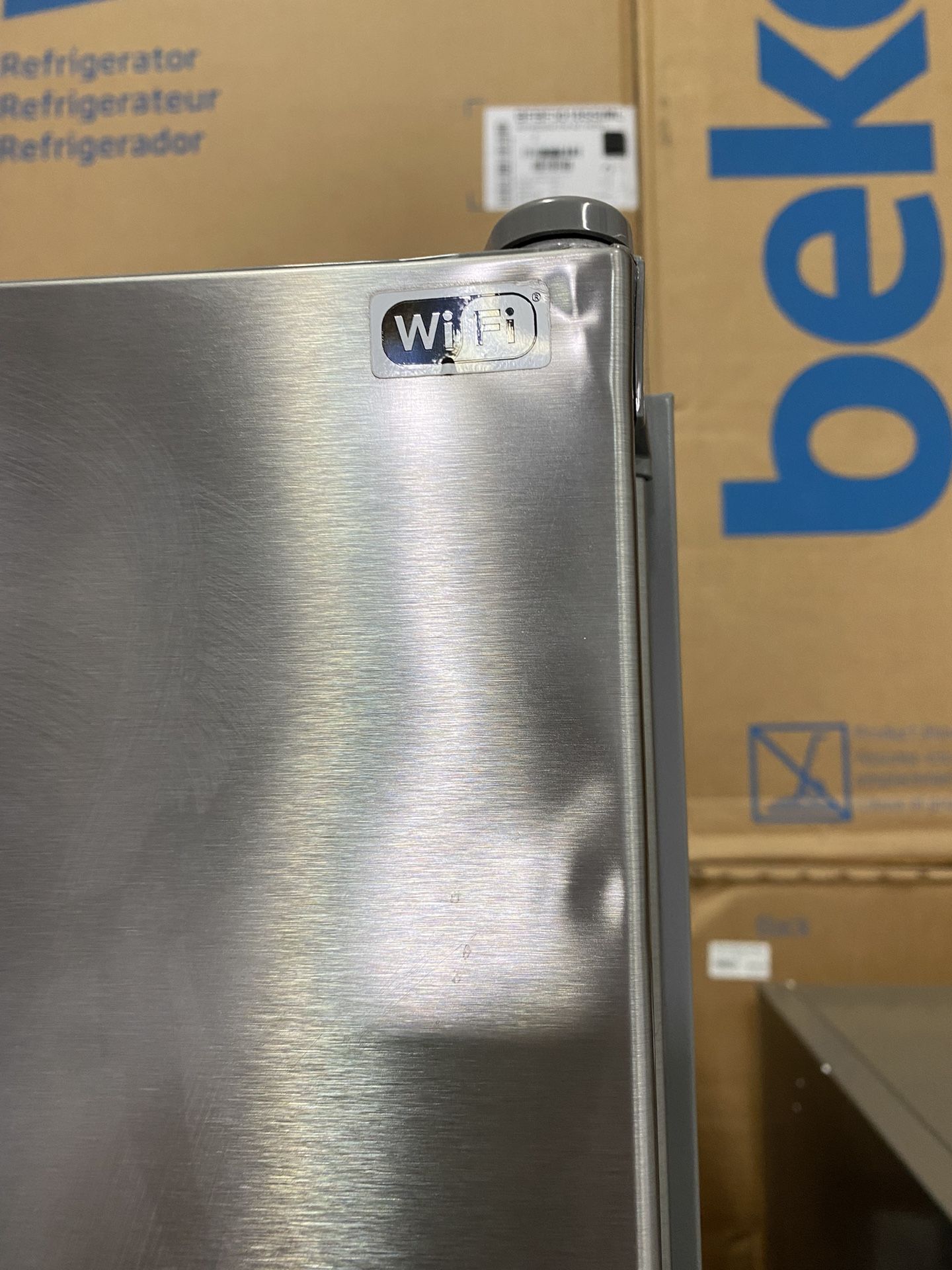 500 Series Freestanding Bottom Freezer Refrigerator 24'' Stainless steel (with anti-fingerprint)
