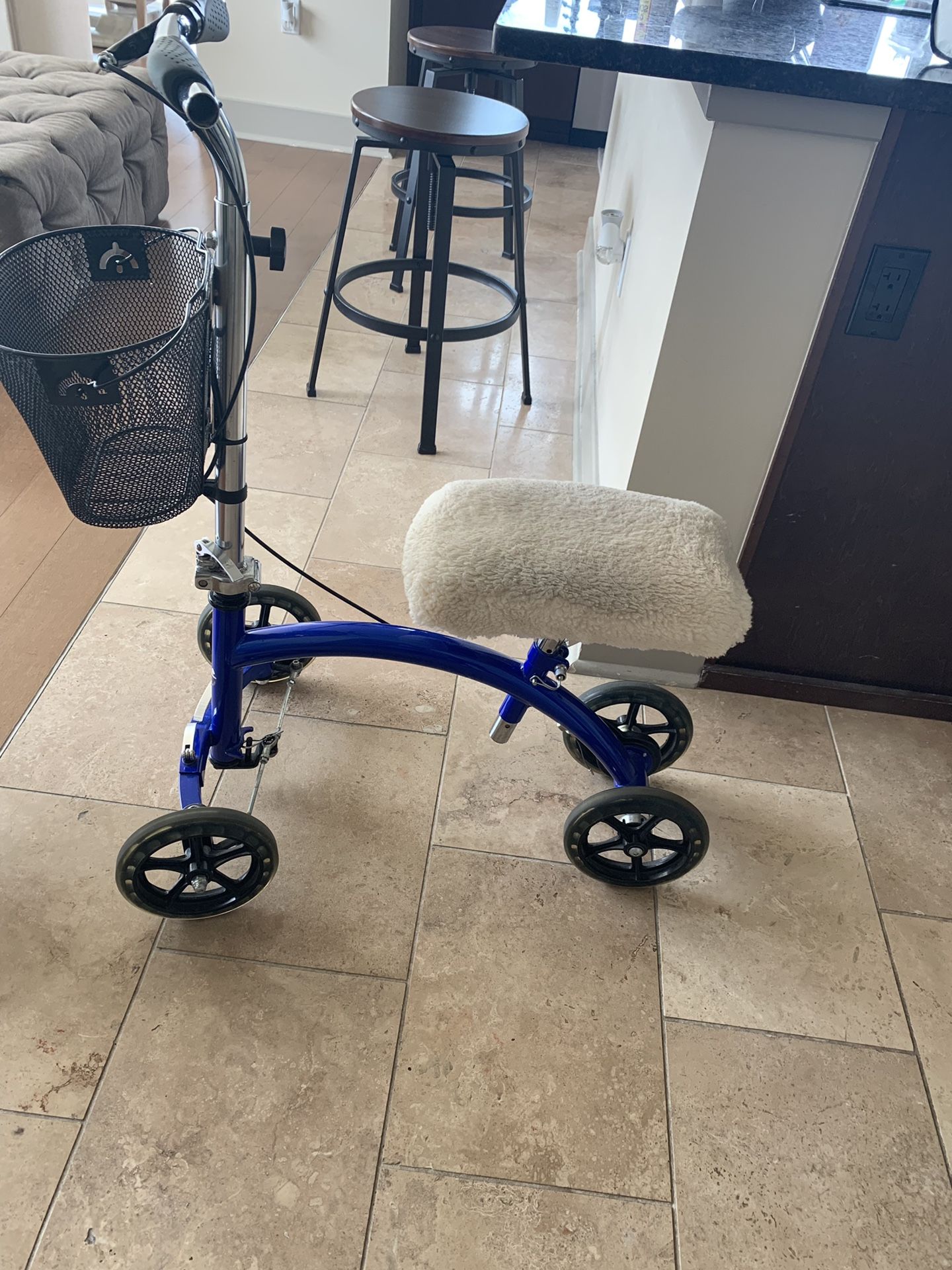 Knee scooter with removable basket and sheepskin cover