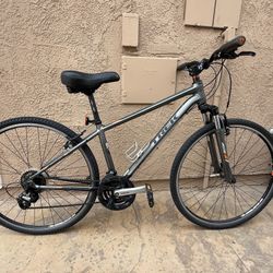 Trek 8.2 Ds Fx Hybrid Road Trail Bike Super Lighter Shimano Altus Commuter Bike  This bike is fully tuned, dialed in and ready to ride, it does not ne