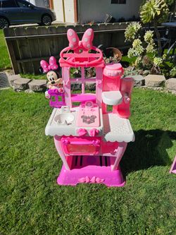 Minnie Mouse Kitchen - $20