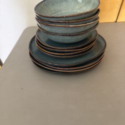 AmorArc Ceramic Dinnerware Set—New, Never Used