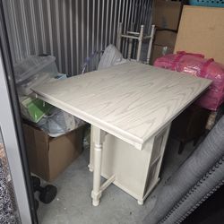 Dining Room Set (4 Top) $100 OBO- Perfect for Air BnB /Rental or staging!