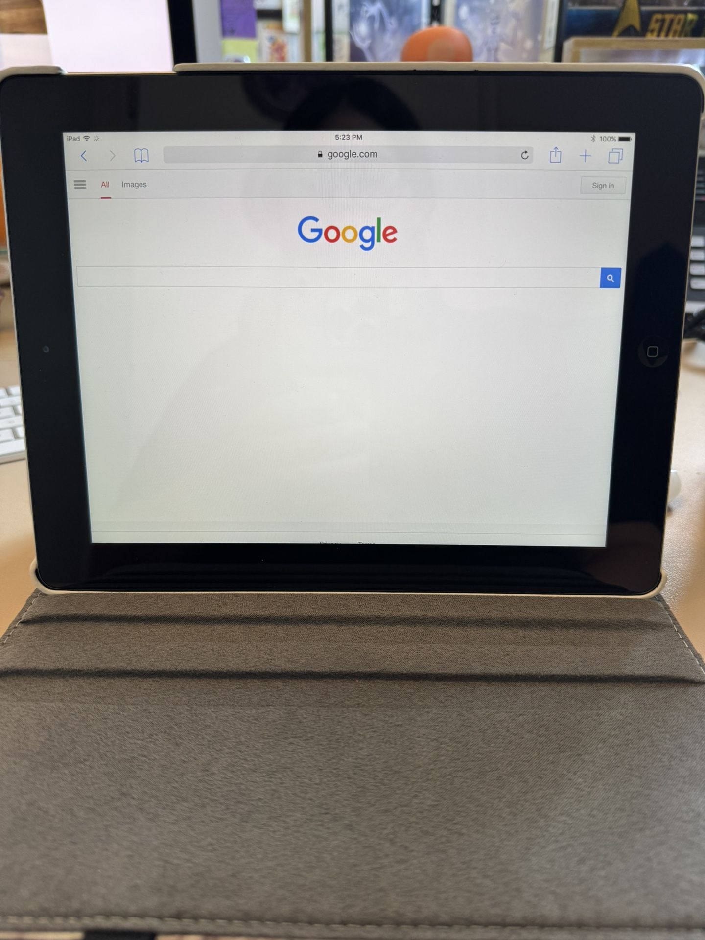 iPad 4th Gen 16 GB w/ case