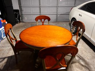 Table and chairs La for sale $150