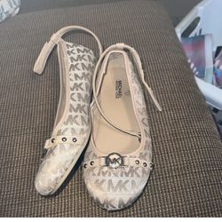 michael kors girl shoes size 1