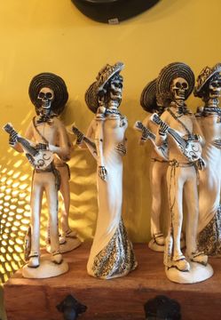Day of the Dead figures sculptures