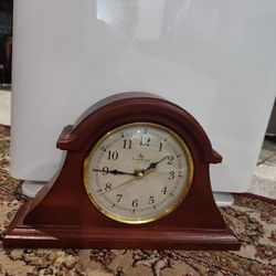 Beautiful Firstime Wooden Mantel Small Clock. Working Condition..