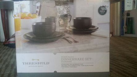 THRESHOLD Quality & Design dinnerware 16 piece set