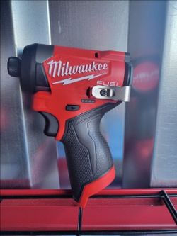 MILWAUKEE M12 FUEL IMPACT DRIVER