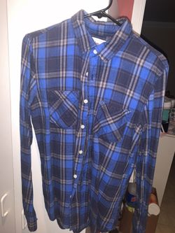 Size small men’s Flannel button up