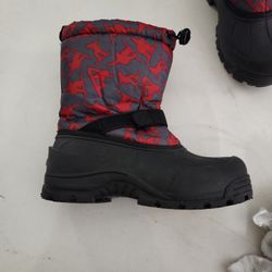 Kids size, 5 snow boots. Winter Is Coming. $13