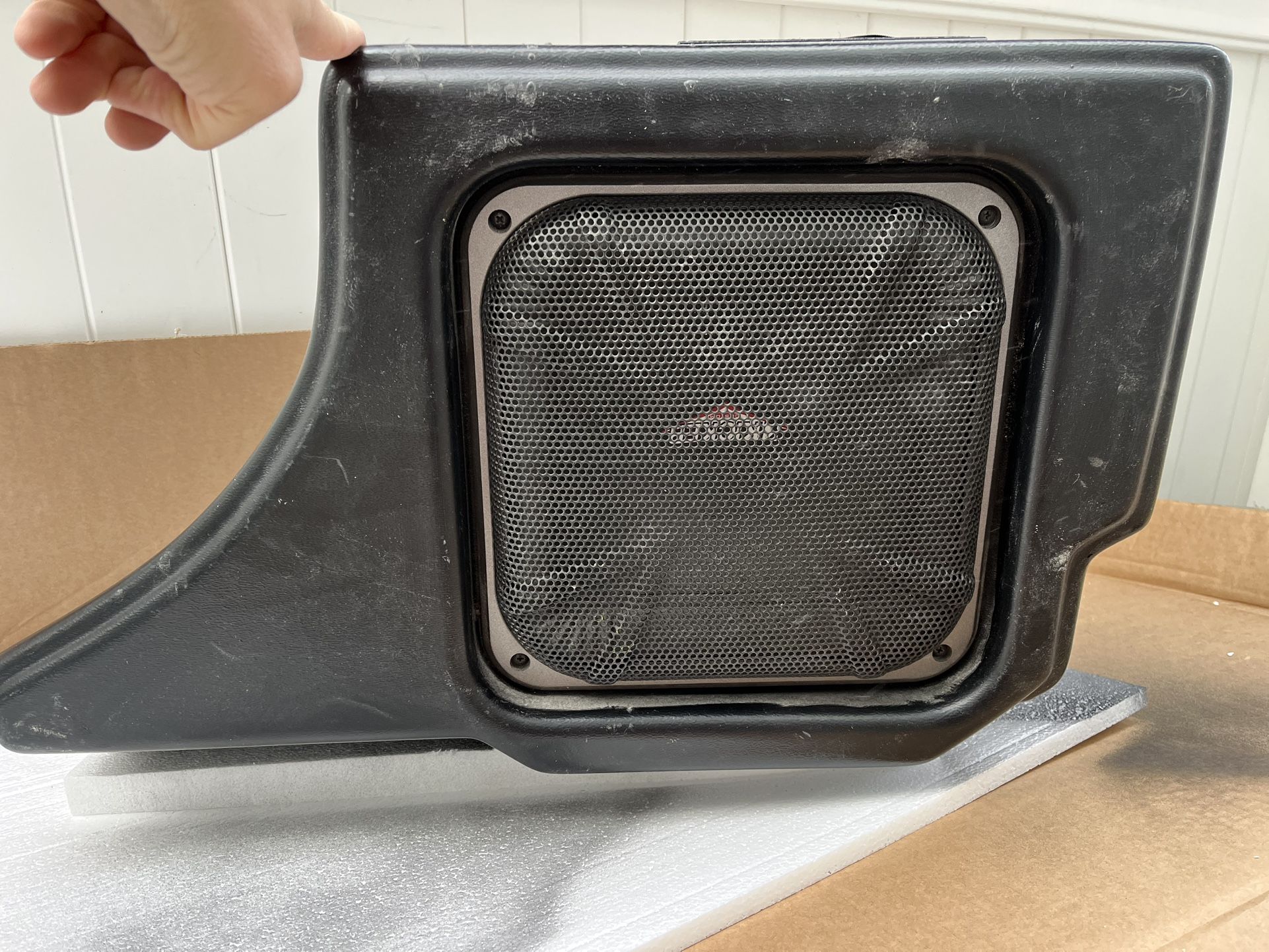 300c Subwoofer Box & 10” Square Kicker Sub