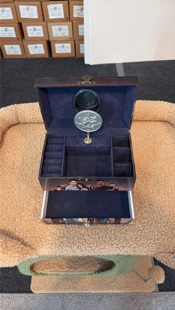 Breaking Dawn little girls, jewelry box