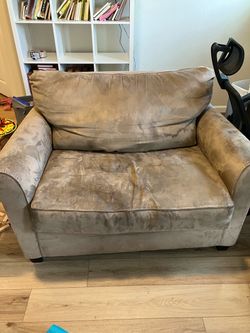 Free couch 🛋️