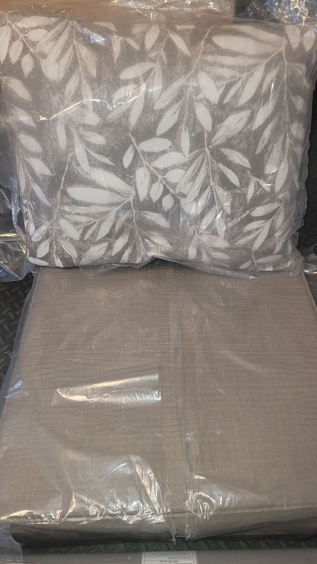 Outdoor Cushion Furniture
2 Set (4 Pcs)Gray Leaves