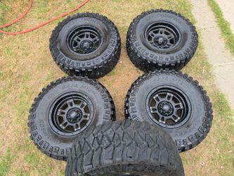 WHEELS AND TIRES 5X4.5 OR 5X114.3 TIRES SIZE 33X12.50R15 ALL WHEELS SCRATCHES PRICE 600