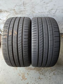 285/35/20 pirelli p zero pz4. 99-100% tread