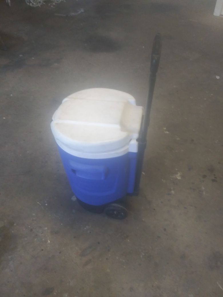 Water storage container